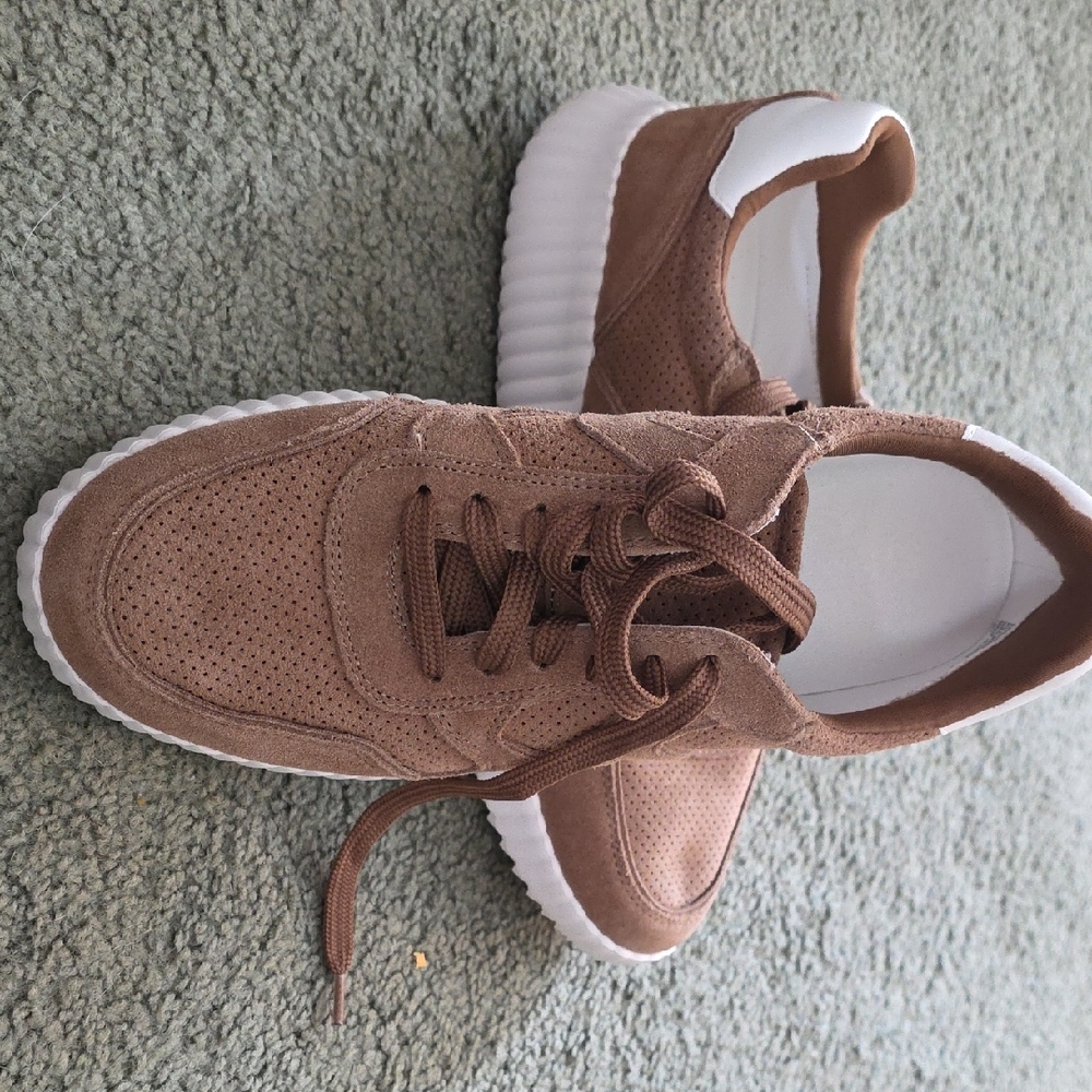 Steve Madden Tan Suede Sneakers